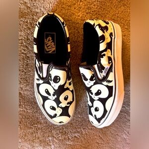 Glow-in-the-dark Alien Vans